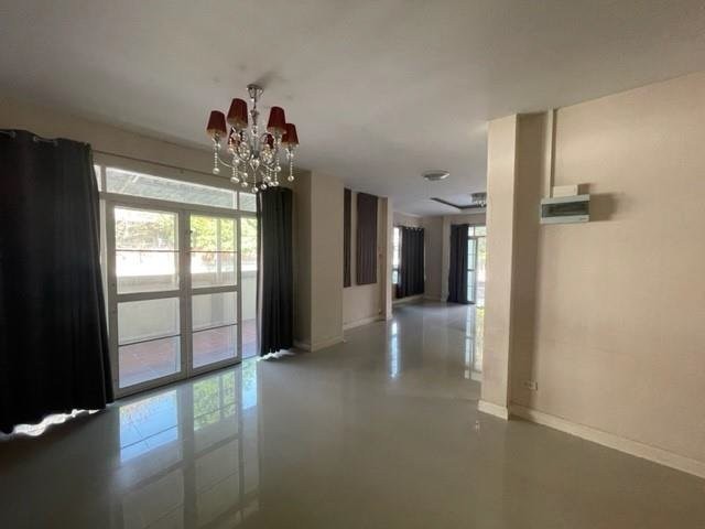 ประกาศฟรี! ซื้อ-ขาย-เช่า คอนโด บ้าน ทาวน์โฮม ที่ดิน และพื้นที่เชิงพาณิชย์ทั่วประเทศไทย ทุกทำเล ทุกงบประมาณ ไม่มีค่าใช้จ่าย ลงง่าย ขายไว เข้าถึงผู้ซื้อโดยตรง 5 204074pic4.jpg