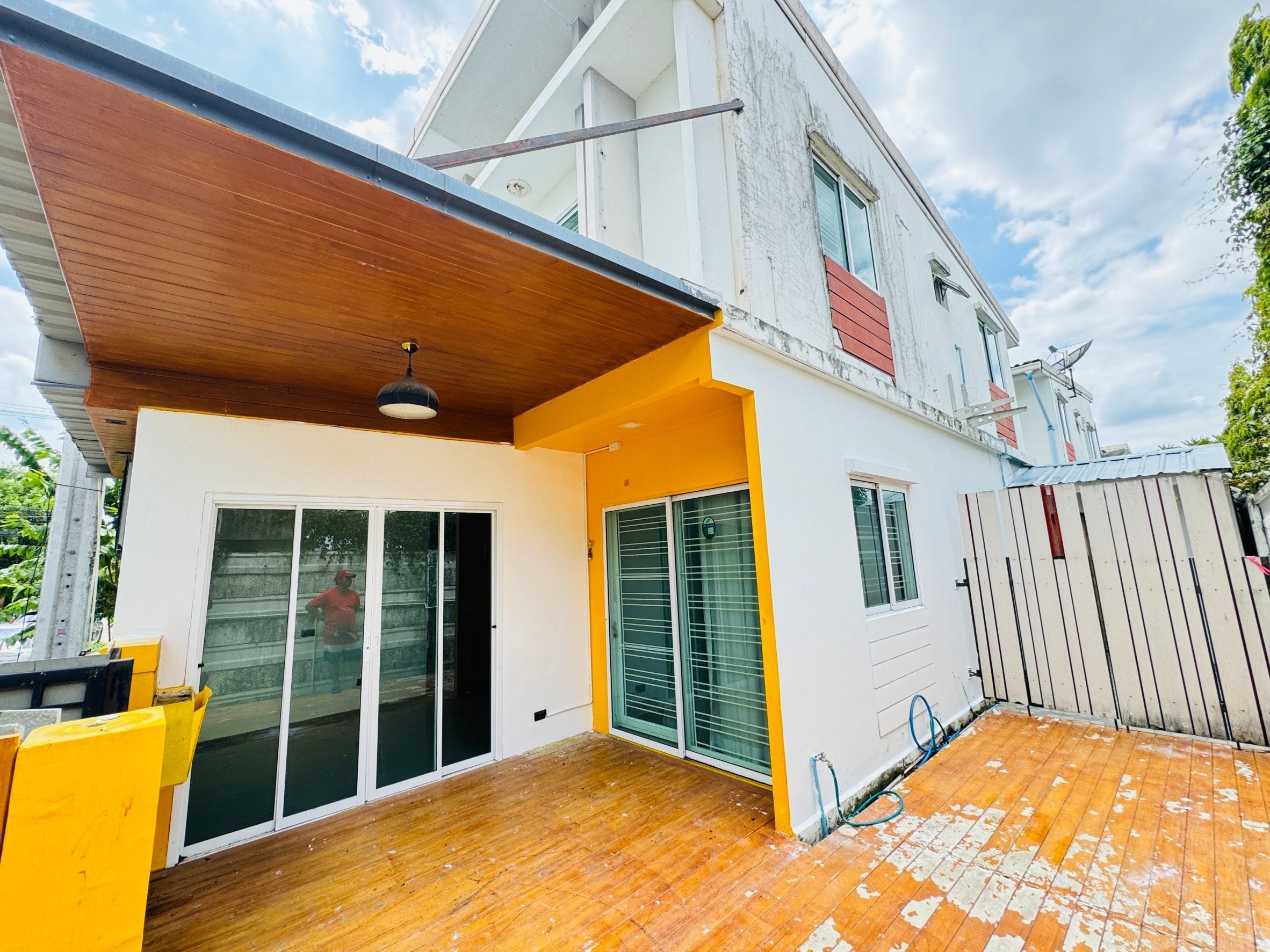 ประกาศฟรี! ซื้อ-ขาย-เช่า คอนโด บ้าน ทาวน์โฮม ที่ดิน และพื้นที่เชิงพาณิชย์ทั่วประเทศไทย ทุกทำเล ทุกงบประมาณ ไม่มีค่าใช้จ่าย ลงง่าย ขายไว เข้าถึงผู้ซื้อโดยตรง 3 199216pic2.jpg