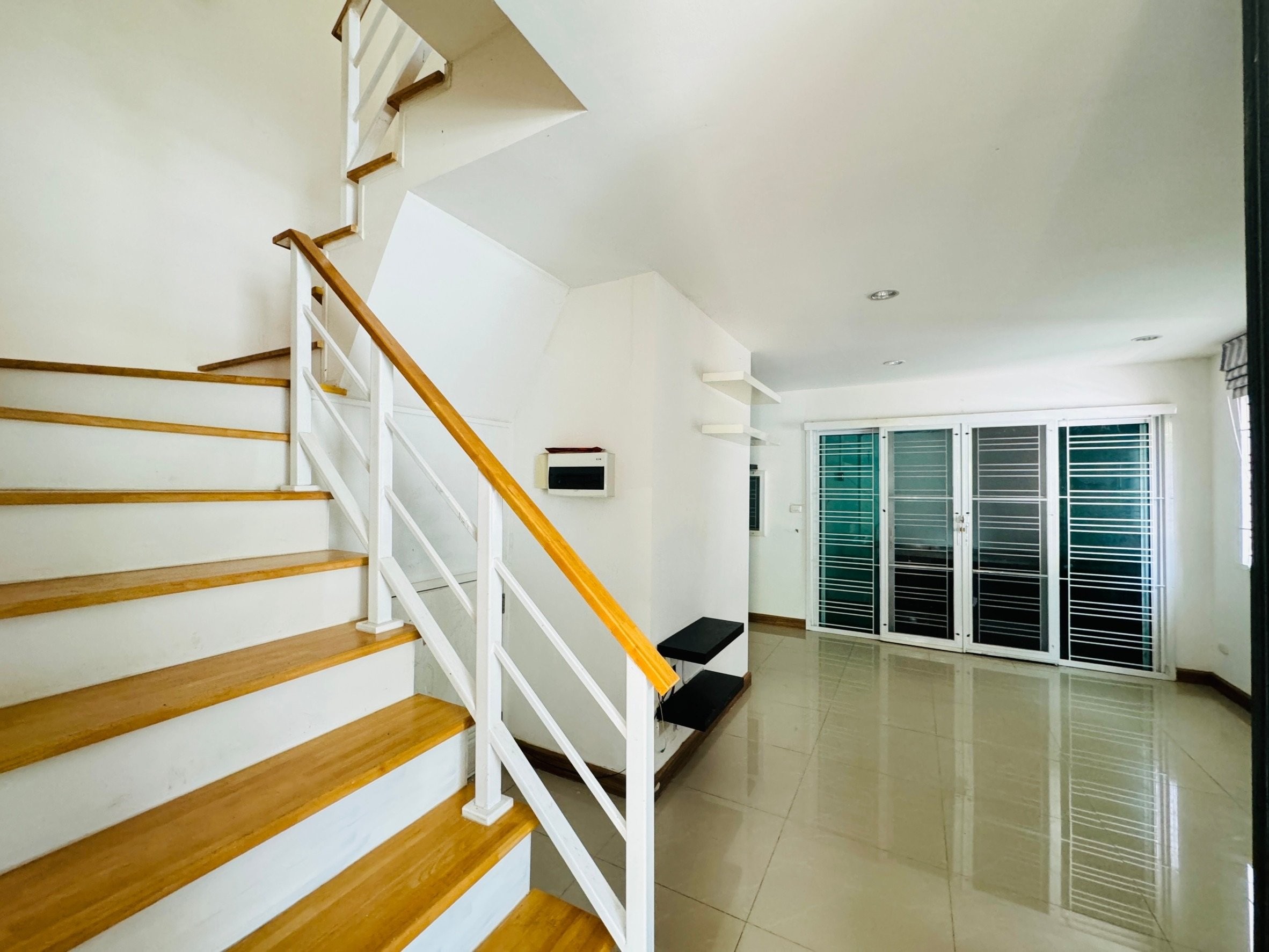 ประกาศฟรี! ซื้อ-ขาย-เช่า คอนโด บ้าน ทาวน์โฮม ที่ดิน และพื้นที่เชิงพาณิชย์ทั่วประเทศไทย ทุกทำเล ทุกงบประมาณ ไม่มีค่าใช้จ่าย ลงง่าย ขายไว เข้าถึงผู้ซื้อโดยตรง 5 199216pic4.jpg