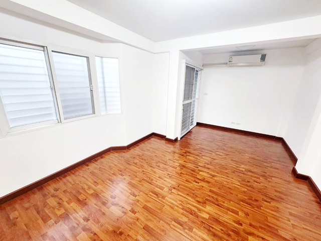 ประกาศฟรี! ซื้อ-ขาย-เช่า คอนโด บ้าน ทาวน์โฮม ที่ดิน และพื้นที่เชิงพาณิชย์ทั่วประเทศไทย ทุกทำเล ทุกงบประมาณ ไม่มีค่าใช้จ่าย ลงง่าย ขายไว เข้าถึงผู้ซื้อโดยตรง 4 223707pic3.jpg