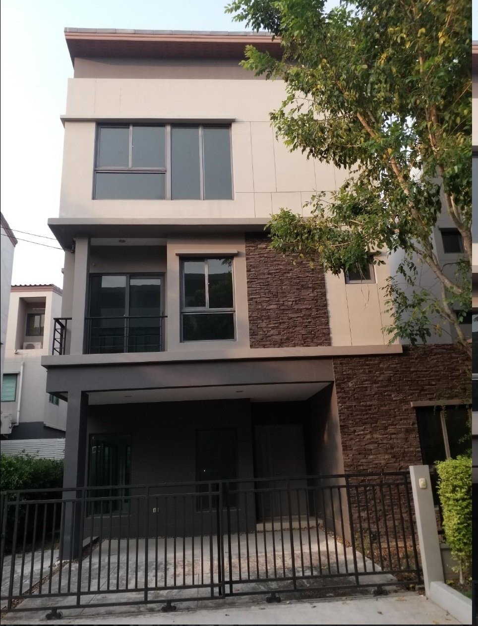 ประกาศฟรี! ซื้อ-ขาย-เช่า คอนโด บ้าน ทาวน์โฮม ที่ดิน และพื้นที่เชิงพาณิชย์ทั่วประเทศไทย ทุกทำเล ทุกงบประมาณ ไม่มีค่าใช้จ่าย ลงง่าย ขายไว เข้าถึงผู้ซื้อโดยตรง 2 199074pic1.jpg