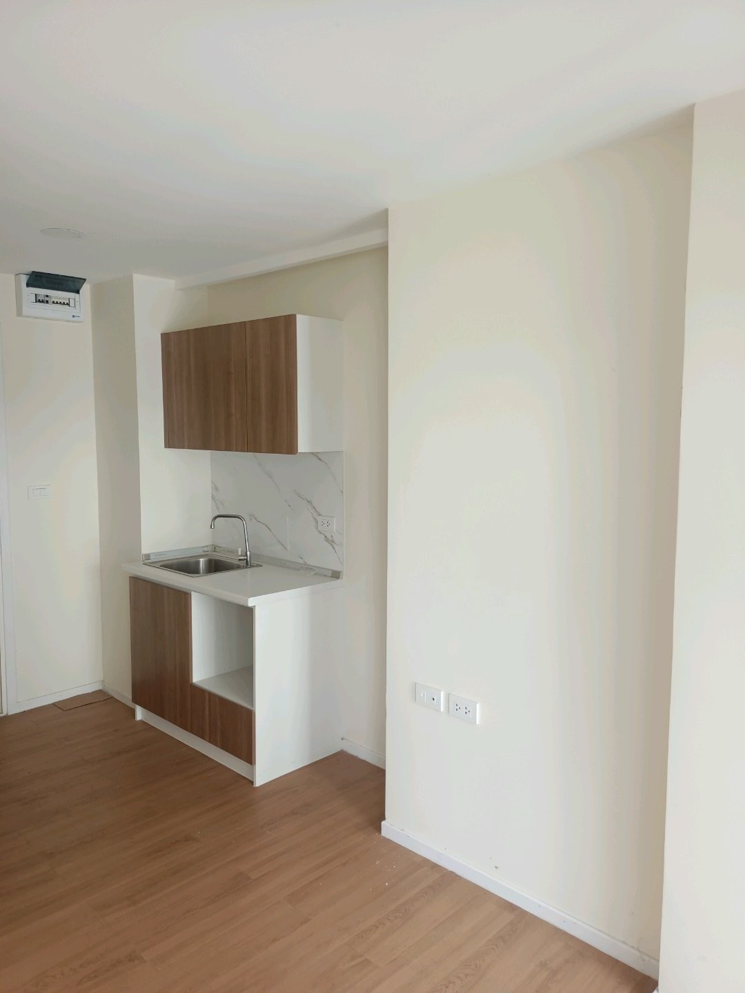 ประกาศฟรี! ซื้อ-ขาย-เช่า คอนโด บ้าน ทาวน์โฮม ที่ดิน และพื้นที่เชิงพาณิชย์ทั่วประเทศไทย ทุกทำเล ทุกงบประมาณ ไม่มีค่าใช้จ่าย ลงง่าย ขายไว เข้าถึงผู้ซื้อโดยตรง 4 199853pic3.jpg