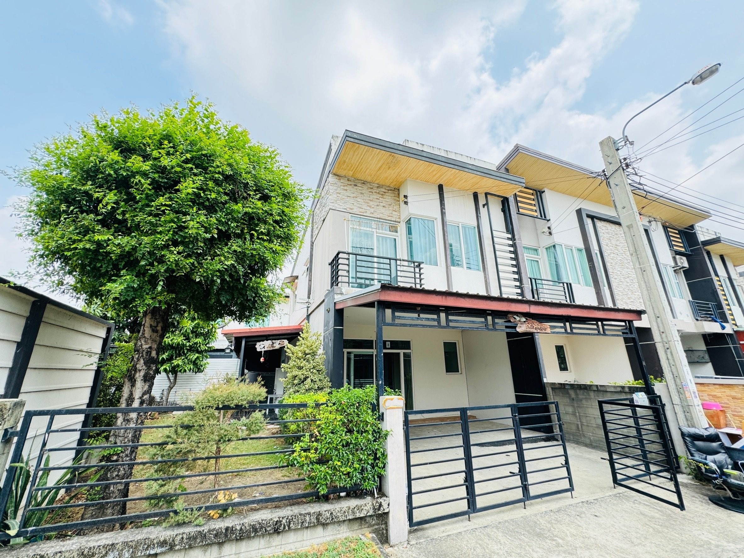 ประกาศฟรี! ซื้อ-ขาย-เช่า คอนโด บ้าน ทาวน์โฮม ที่ดิน และพื้นที่เชิงพาณิชย์ทั่วประเทศไทย ทุกทำเล ทุกงบประมาณ ไม่มีค่าใช้จ่าย ลงง่าย ขายไว เข้าถึงผู้ซื้อโดยตรง 2 199340pic1.jpg