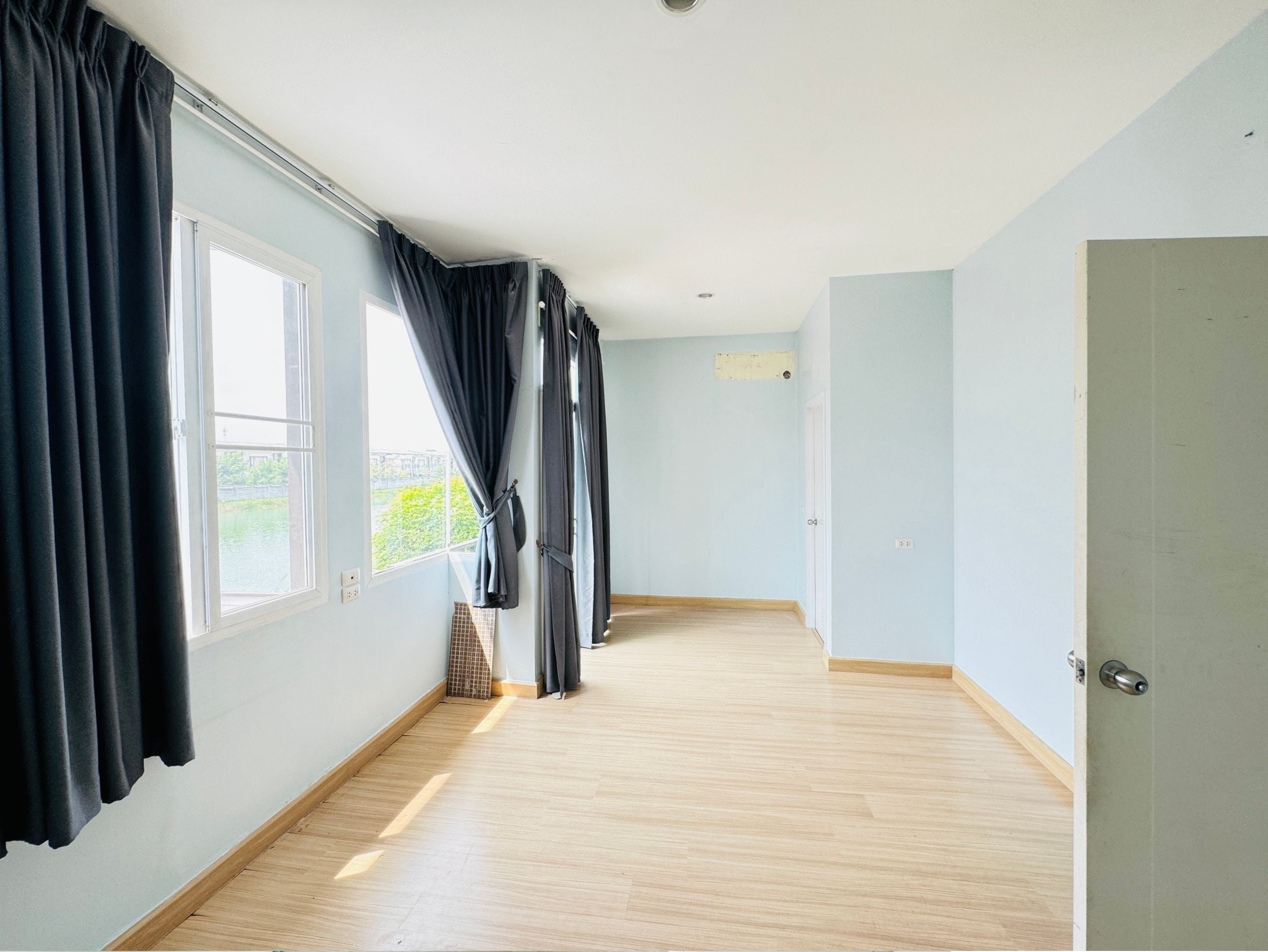 ประกาศฟรี! ซื้อ-ขาย-เช่า คอนโด บ้าน ทาวน์โฮม ที่ดิน และพื้นที่เชิงพาณิชย์ทั่วประเทศไทย ทุกทำเล ทุกงบประมาณ ไม่มีค่าใช้จ่าย ลงง่าย ขายไว เข้าถึงผู้ซื้อโดยตรง 5 199340pic4.jpg