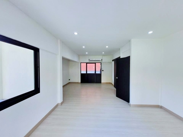 ประกาศฟรี! ซื้อ-ขาย-เช่า คอนโด บ้าน ทาวน์โฮม ที่ดิน และพื้นที่เชิงพาณิชย์ทั่วประเทศไทย ทุกทำเล ทุกงบประมาณ ไม่มีค่าใช้จ่าย ลงง่าย ขายไว เข้าถึงผู้ซื้อโดยตรง 3 224094pic2.jpg