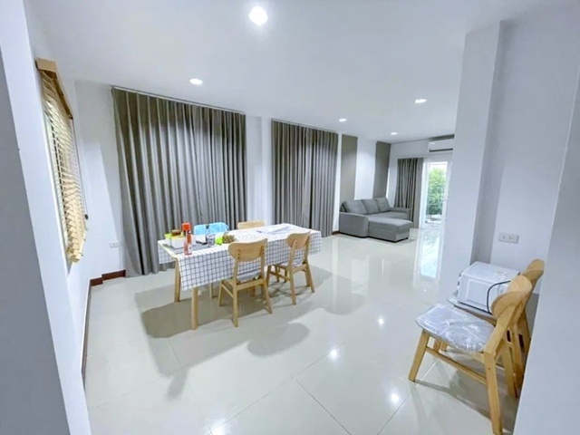 ประกาศฟรี! ซื้อ-ขาย-เช่า คอนโด บ้าน ทาวน์โฮม ที่ดิน และพื้นที่เชิงพาณิชย์ทั่วประเทศไทย ทุกทำเล ทุกงบประมาณ ไม่มีค่าใช้จ่าย ลงง่าย ขายไว เข้าถึงผู้ซื้อโดยตรง 4 224075pic3.jpg