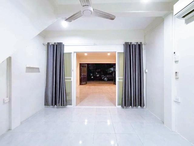 ประกาศฟรี! ซื้อ-ขาย-เช่า คอนโด บ้าน ทาวน์โฮม ที่ดิน และพื้นที่เชิงพาณิชย์ทั่วประเทศไทย ทุกทำเล ทุกงบประมาณ ไม่มีค่าใช้จ่าย ลงง่าย ขายไว เข้าถึงผู้ซื้อโดยตรง 3 223934pic2.jpg