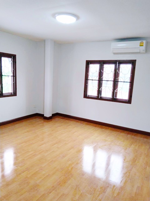 ประกาศฟรี! ซื้อ-ขาย-เช่า คอนโด บ้าน ทาวน์โฮม ที่ดิน และพื้นที่เชิงพาณิชย์ทั่วประเทศไทย ทุกทำเล ทุกงบประมาณ ไม่มีค่าใช้จ่าย ลงง่าย ขายไว เข้าถึงผู้ซื้อโดยตรง 5 303297pic4.jpg