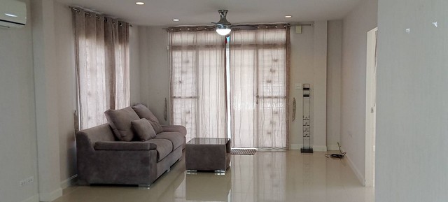 ประกาศฟรี! ซื้อ-ขาย-เช่า คอนโด บ้าน ทาวน์โฮม ที่ดิน และพื้นที่เชิงพาณิชย์ทั่วประเทศไทย ทุกทำเล ทุกงบประมาณ ไม่มีค่าใช้จ่าย ลงง่าย ขายไว เข้าถึงผู้ซื้อโดยตรง 3 501665pic2.jpg