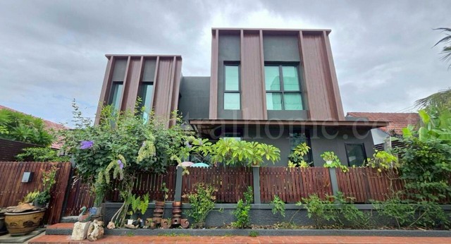 ประกาศฟรี! ซื้อ-ขาย-เช่า คอนโด บ้าน ทาวน์โฮม ที่ดิน และพื้นที่เชิงพาณิชย์ทั่วประเทศไทย ทุกทำเล ทุกงบประมาณ ไม่มีค่าใช้จ่าย ลงง่าย ขายไว เข้าถึงผู้ซื้อโดยตรง 2 291098pic1.jpg