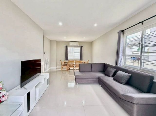 ประกาศฟรี! ซื้อ-ขาย-เช่า คอนโด บ้าน ทาวน์โฮม ที่ดิน และพื้นที่เชิงพาณิชย์ทั่วประเทศไทย ทุกทำเล ทุกงบประมาณ ไม่มีค่าใช้จ่าย ลงง่าย ขายไว เข้าถึงผู้ซื้อโดยตรง 4 225968pic3.jpg