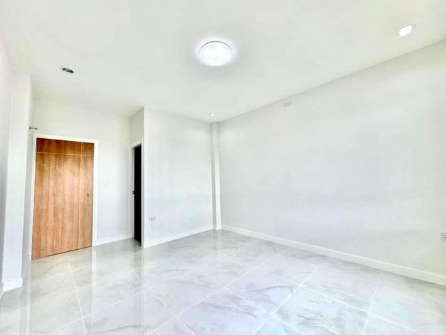 ประกาศฟรี! ซื้อ-ขาย-เช่า คอนโด บ้าน ทาวน์โฮม ที่ดิน และพื้นที่เชิงพาณิชย์ทั่วประเทศไทย ทุกทำเล ทุกงบประมาณ ไม่มีค่าใช้จ่าย ลงง่าย ขายไว เข้าถึงผู้ซื้อโดยตรง 4 288881pic3.jpg