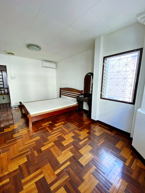 ประกาศฟรี! ซื้อ-ขาย-เช่า คอนโด บ้าน ทาวน์โฮม ที่ดิน และพื้นที่เชิงพาณิชย์ทั่วประเทศไทย ทุกทำเล ทุกงบประมาณ ไม่มีค่าใช้จ่าย ลงง่าย ขายไว เข้าถึงผู้ซื้อโดยตรง 5 226240pic4.jpg