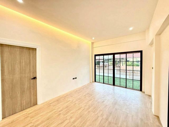 ประกาศฟรี! ซื้อ-ขาย-เช่า คอนโด บ้าน ทาวน์โฮม ที่ดิน และพื้นที่เชิงพาณิชย์ทั่วประเทศไทย ทุกทำเล ทุกงบประมาณ ไม่มีค่าใช้จ่าย ลงง่าย ขายไว เข้าถึงผู้ซื้อโดยตรง 4 226283pic3.jpg