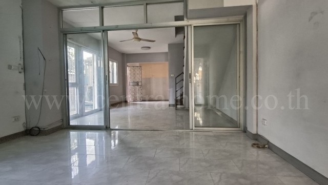 ประกาศฟรี! ซื้อ-ขาย-เช่า คอนโด บ้าน ทาวน์โฮม ที่ดิน และพื้นที่เชิงพาณิชย์ทั่วประเทศไทย ทุกทำเล ทุกงบประมาณ ไม่มีค่าใช้จ่าย ลงง่าย ขายไว เข้าถึงผู้ซื้อโดยตรง 4 284116pic3.jpg