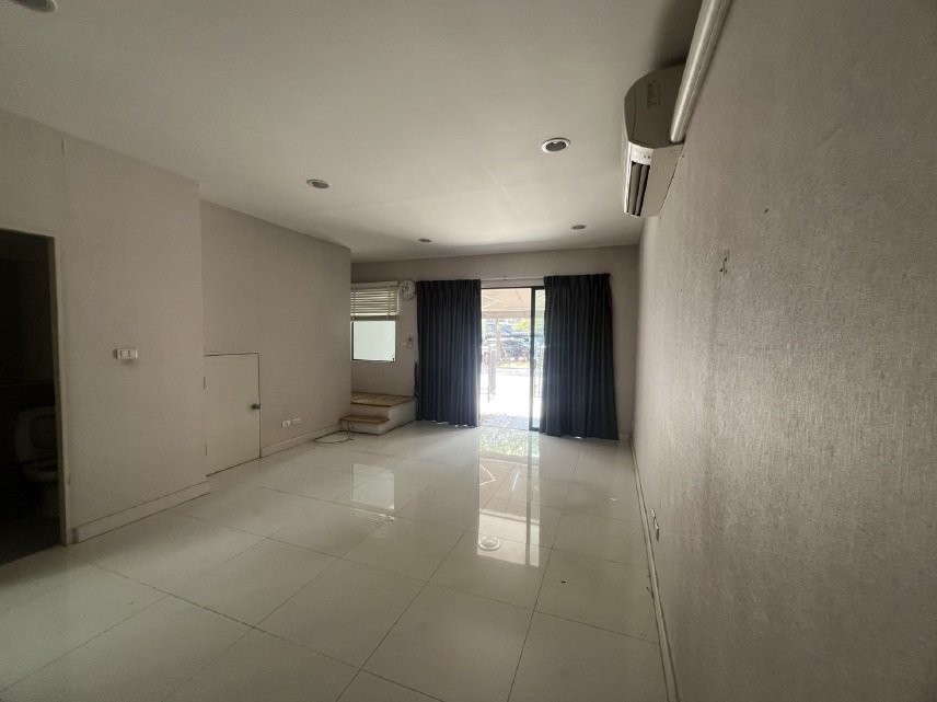 ประกาศฟรี! ซื้อ-ขาย-เช่า คอนโด บ้าน ทาวน์โฮม ที่ดิน และพื้นที่เชิงพาณิชย์ทั่วประเทศไทย ทุกทำเล ทุกงบประมาณ ไม่มีค่าใช้จ่าย ลงง่าย ขายไว เข้าถึงผู้ซื้อโดยตรง 4 208376pic3.jpg