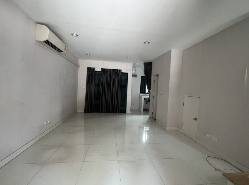 ประกาศฟรี! ซื้อ-ขาย-เช่า คอนโด บ้าน ทาวน์โฮม ที่ดิน และพื้นที่เชิงพาณิชย์ทั่วประเทศไทย ทุกทำเล ทุกงบประมาณ ไม่มีค่าใช้จ่าย ลงง่าย ขายไว เข้าถึงผู้ซื้อโดยตรง 5 208376pic4.jpg