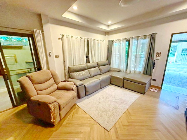 ประกาศฟรี! ซื้อ-ขาย-เช่า คอนโด บ้าน ทาวน์โฮม ที่ดิน และพื้นที่เชิงพาณิชย์ทั่วประเทศไทย ทุกทำเล ทุกงบประมาณ ไม่มีค่าใช้จ่าย ลงง่าย ขายไว เข้าถึงผู้ซื้อโดยตรง 5 228788pic4.jpg