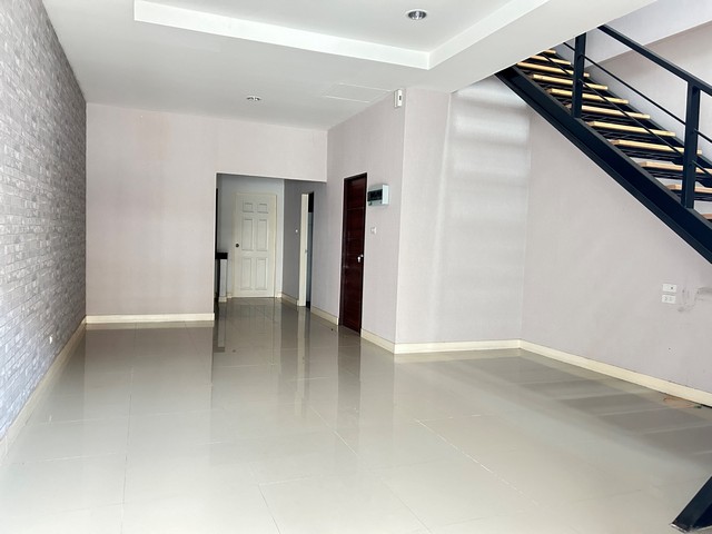 ประกาศฟรี! ซื้อ-ขาย-เช่า คอนโด บ้าน ทาวน์โฮม ที่ดิน และพื้นที่เชิงพาณิชย์ทั่วประเทศไทย ทุกทำเล ทุกงบประมาณ ไม่มีค่าใช้จ่าย ลงง่าย ขายไว เข้าถึงผู้ซื้อโดยตรง 5 204803pic4.jpg