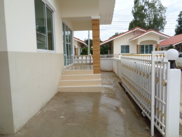 ประกาศฟรี! ซื้อ-ขาย-เช่า คอนโด บ้าน ทาวน์โฮม ที่ดิน และพื้นที่เชิงพาณิชย์ทั่วประเทศไทย ทุกทำเล ทุกงบประมาณ ไม่มีค่าใช้จ่าย ลงง่าย ขายไว เข้าถึงผู้ซื้อโดยตรง 3 204799pic2.jpg