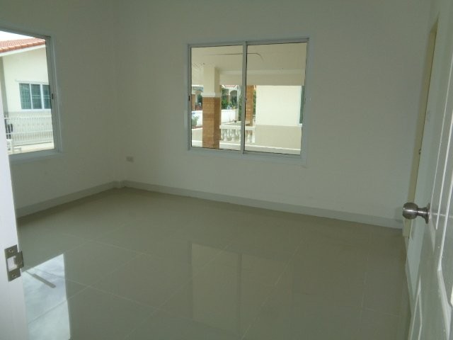 ประกาศฟรี! ซื้อ-ขาย-เช่า คอนโด บ้าน ทาวน์โฮม ที่ดิน และพื้นที่เชิงพาณิชย์ทั่วประเทศไทย ทุกทำเล ทุกงบประมาณ ไม่มีค่าใช้จ่าย ลงง่าย ขายไว เข้าถึงผู้ซื้อโดยตรง 5 204799pic4.jpg