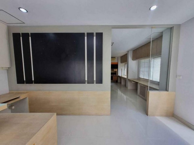 ประกาศฟรี! ซื้อ-ขาย-เช่า คอนโด บ้าน ทาวน์โฮม ที่ดิน และพื้นที่เชิงพาณิชย์ทั่วประเทศไทย ทุกทำเล ทุกงบประมาณ ไม่มีค่าใช้จ่าย ลงง่าย ขายไว เข้าถึงผู้ซื้อโดยตรง 4 503351pic3.jpg