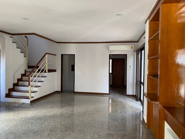 ประกาศฟรี! ซื้อ-ขาย-เช่า คอนโด บ้าน ทาวน์โฮม ที่ดิน และพื้นที่เชิงพาณิชย์ทั่วประเทศไทย ทุกทำเล ทุกงบประมาณ ไม่มีค่าใช้จ่าย ลงง่าย ขายไว เข้าถึงผู้ซื้อโดยตรง 5 229886pic4.jpg