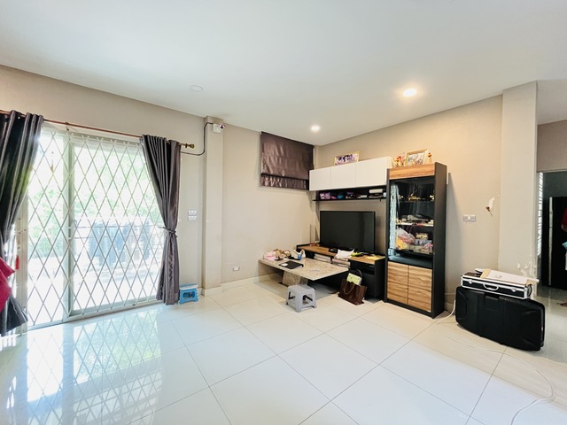 ประกาศฟรี! ซื้อ-ขาย-เช่า คอนโด บ้าน ทาวน์โฮม ที่ดิน และพื้นที่เชิงพาณิชย์ทั่วประเทศไทย ทุกทำเล ทุกงบประมาณ ไม่มีค่าใช้จ่าย ลงง่าย ขายไว เข้าถึงผู้ซื้อโดยตรง 4 503574pic3.jpg