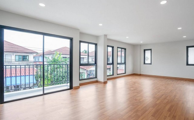 ประกาศฟรี! ซื้อ-ขาย-เช่า คอนโด บ้าน ทาวน์โฮม ที่ดิน และพื้นที่เชิงพาณิชย์ทั่วประเทศไทย ทุกทำเล ทุกงบประมาณ ไม่มีค่าใช้จ่าย ลงง่าย ขายไว เข้าถึงผู้ซื้อโดยตรง 5 291996pic4.jpg