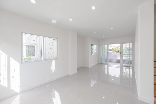 ประกาศฟรี! ซื้อ-ขาย-เช่า คอนโด บ้าน ทาวน์โฮม ที่ดิน และพื้นที่เชิงพาณิชย์ทั่วประเทศไทย ทุกทำเล ทุกงบประมาณ ไม่มีค่าใช้จ่าย ลงง่าย ขายไว เข้าถึงผู้ซื้อโดยตรง 5 230992pic4.jpg