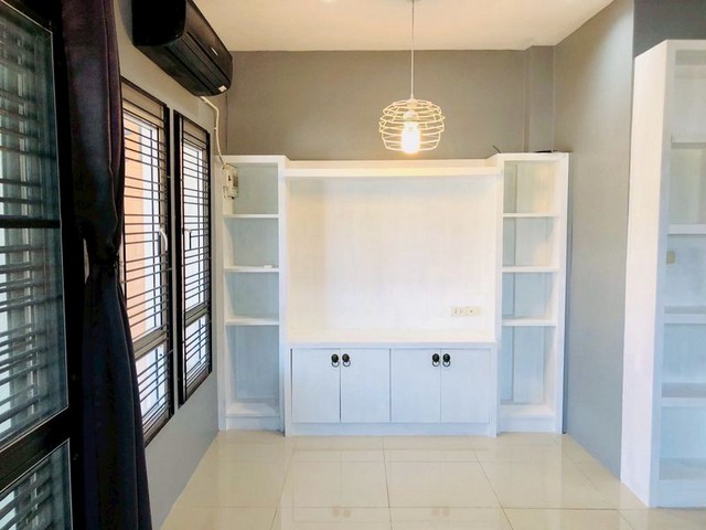 ประกาศฟรี! ซื้อ-ขาย-เช่า คอนโด บ้าน ทาวน์โฮม ที่ดิน และพื้นที่เชิงพาณิชย์ทั่วประเทศไทย ทุกทำเล ทุกงบประมาณ ไม่มีค่าใช้จ่าย ลงง่าย ขายไว เข้าถึงผู้ซื้อโดยตรง 4 291459pic3.jpg