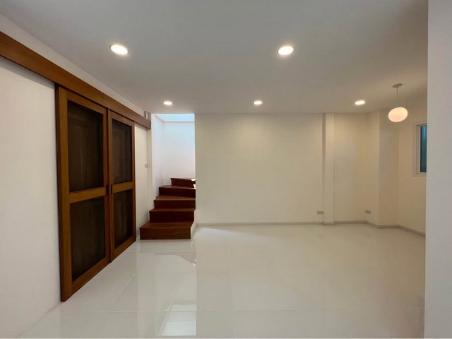 ประกาศฟรี! ซื้อ-ขาย-เช่า คอนโด บ้าน ทาวน์โฮม ที่ดิน และพื้นที่เชิงพาณิชย์ทั่วประเทศไทย ทุกทำเล ทุกงบประมาณ ไม่มีค่าใช้จ่าย ลงง่าย ขายไว เข้าถึงผู้ซื้อโดยตรง 3 503720pic2.jpg