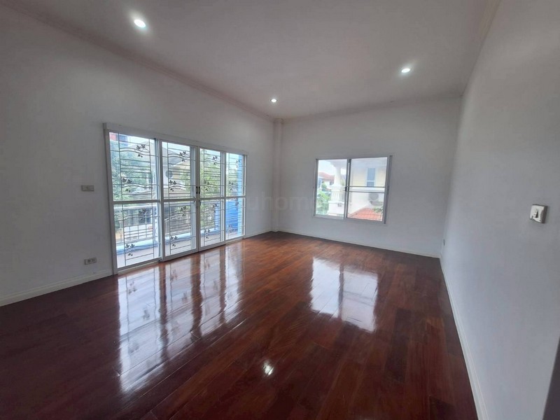 ประกาศฟรี! ซื้อ-ขาย-เช่า คอนโด บ้าน ทาวน์โฮม ที่ดิน และพื้นที่เชิงพาณิชย์ทั่วประเทศไทย ทุกทำเล ทุกงบประมาณ ไม่มีค่าใช้จ่าย ลงง่าย ขายไว เข้าถึงผู้ซื้อโดยตรง 5 206095pic4.jpg