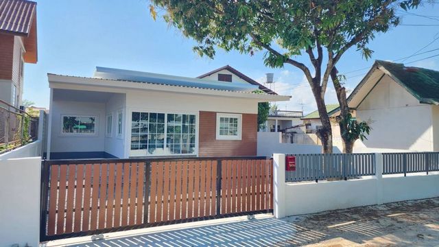 ประกาศฟรี! ซื้อ-ขาย-เช่า คอนโด บ้าน ทาวน์โฮม ที่ดิน และพื้นที่เชิงพาณิชย์ทั่วประเทศไทย ทุกทำเล ทุกงบประมาณ ไม่มีค่าใช้จ่าย ลงง่าย ขายไว เข้าถึงผู้ซื้อโดยตรง 2 231191pic1.jpg