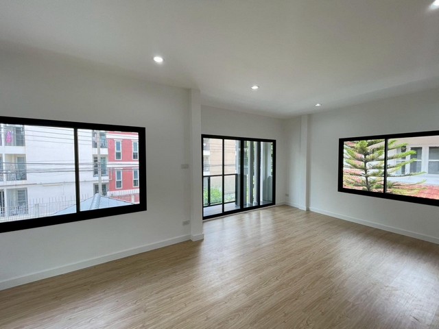 ประกาศฟรี! ซื้อ-ขาย-เช่า คอนโด บ้าน ทาวน์โฮม ที่ดิน และพื้นที่เชิงพาณิชย์ทั่วประเทศไทย ทุกทำเล ทุกงบประมาณ ไม่มีค่าใช้จ่าย ลงง่าย ขายไว เข้าถึงผู้ซื้อโดยตรง 4 231253pic3.jpg