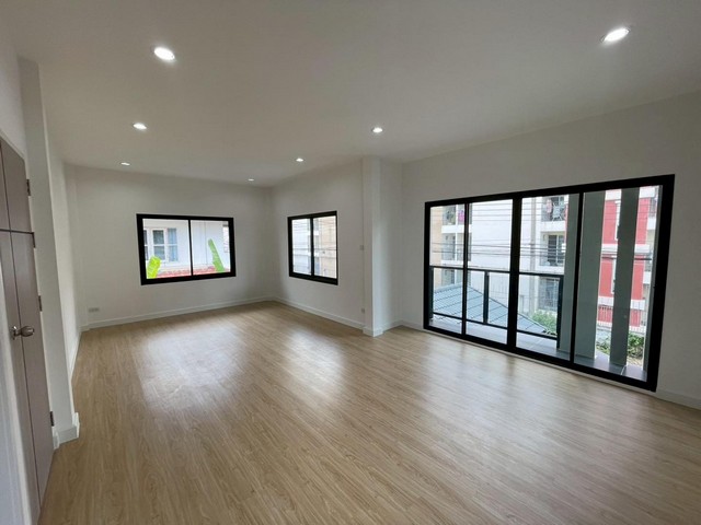 ประกาศฟรี! ซื้อ-ขาย-เช่า คอนโด บ้าน ทาวน์โฮม ที่ดิน และพื้นที่เชิงพาณิชย์ทั่วประเทศไทย ทุกทำเล ทุกงบประมาณ ไม่มีค่าใช้จ่าย ลงง่าย ขายไว เข้าถึงผู้ซื้อโดยตรง 5 231253pic4.jpg