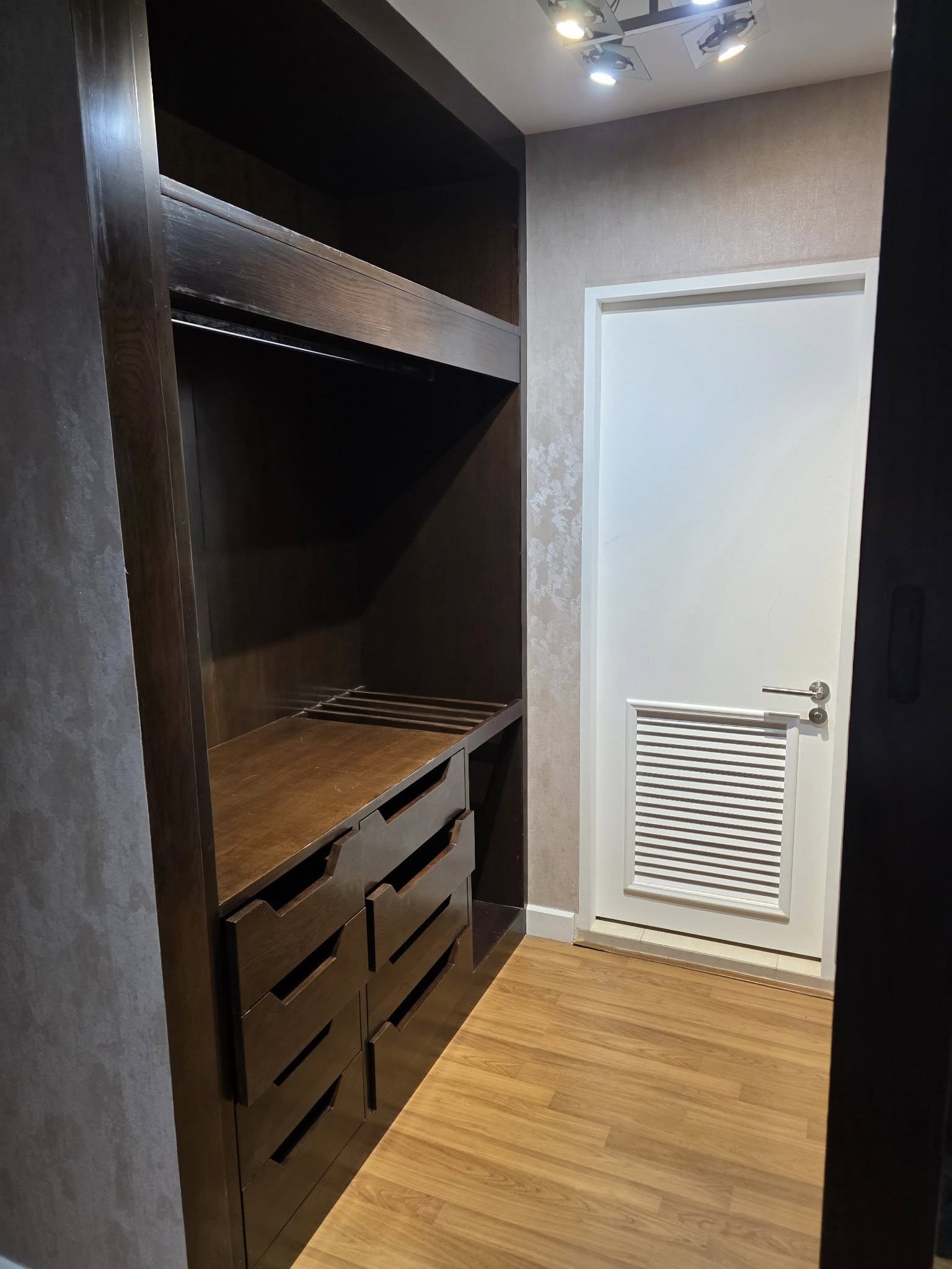 ประกาศฟรี! ซื้อ-ขาย-เช่า คอนโด บ้าน ทาวน์โฮม ที่ดิน และพื้นที่เชิงพาณิชย์ทั่วประเทศไทย ทุกทำเล ทุกงบประมาณ ไม่มีค่าใช้จ่าย ลงง่าย ขายไว เข้าถึงผู้ซื้อโดยตรง 3 503804pic2.jpg