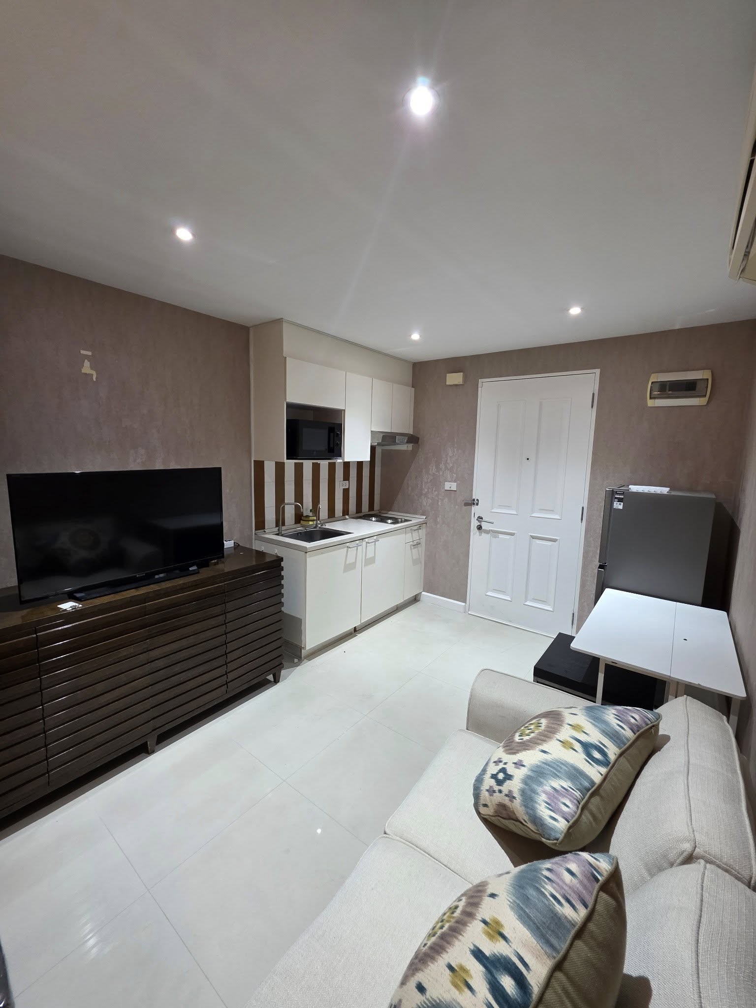 ประกาศฟรี! ซื้อ-ขาย-เช่า คอนโด บ้าน ทาวน์โฮม ที่ดิน และพื้นที่เชิงพาณิชย์ทั่วประเทศไทย ทุกทำเล ทุกงบประมาณ ไม่มีค่าใช้จ่าย ลงง่าย ขายไว เข้าถึงผู้ซื้อโดยตรง 5 503804pic4.jpg