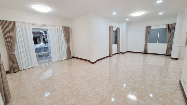 ประกาศฟรี! ซื้อ-ขาย-เช่า คอนโด บ้าน ทาวน์โฮม ที่ดิน และพื้นที่เชิงพาณิชย์ทั่วประเทศไทย ทุกทำเล ทุกงบประมาณ ไม่มีค่าใช้จ่าย ลงง่าย ขายไว เข้าถึงผู้ซื้อโดยตรง 3 231393pic2.jpg