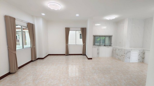 ประกาศฟรี! ซื้อ-ขาย-เช่า คอนโด บ้าน ทาวน์โฮม ที่ดิน และพื้นที่เชิงพาณิชย์ทั่วประเทศไทย ทุกทำเล ทุกงบประมาณ ไม่มีค่าใช้จ่าย ลงง่าย ขายไว เข้าถึงผู้ซื้อโดยตรง 5 231393pic4.jpg