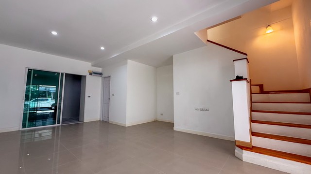 ประกาศฟรี! ซื้อ-ขาย-เช่า คอนโด บ้าน ทาวน์โฮม ที่ดิน และพื้นที่เชิงพาณิชย์ทั่วประเทศไทย ทุกทำเล ทุกงบประมาณ ไม่มีค่าใช้จ่าย ลงง่าย ขายไว เข้าถึงผู้ซื้อโดยตรง 4 231198pic3.jpg