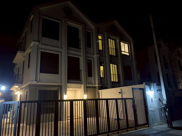 ประกาศฟรี! ซื้อ-ขาย-เช่า คอนโด บ้าน ทาวน์โฮม ที่ดิน และพื้นที่เชิงพาณิชย์ทั่วประเทศไทย ทุกทำเล ทุกงบประมาณ ไม่มีค่าใช้จ่าย ลงง่าย ขายไว เข้าถึงผู้ซื้อโดยตรง 2 234228pic1.jpg