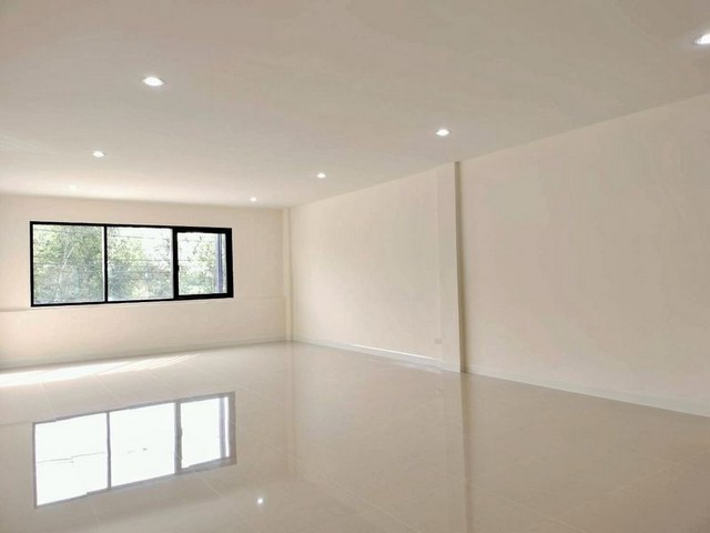 ประกาศฟรี! ซื้อ-ขาย-เช่า คอนโด บ้าน ทาวน์โฮม ที่ดิน และพื้นที่เชิงพาณิชย์ทั่วประเทศไทย ทุกทำเล ทุกงบประมาณ ไม่มีค่าใช้จ่าย ลงง่าย ขายไว เข้าถึงผู้ซื้อโดยตรง 5 293153pic4.jpg