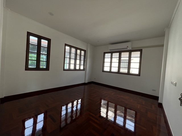 ประกาศฟรี! ซื้อ-ขาย-เช่า คอนโด บ้าน ทาวน์โฮม ที่ดิน และพื้นที่เชิงพาณิชย์ทั่วประเทศไทย ทุกทำเล ทุกงบประมาณ ไม่มีค่าใช้จ่าย ลงง่าย ขายไว เข้าถึงผู้ซื้อโดยตรง 5 504188pic4.jpg