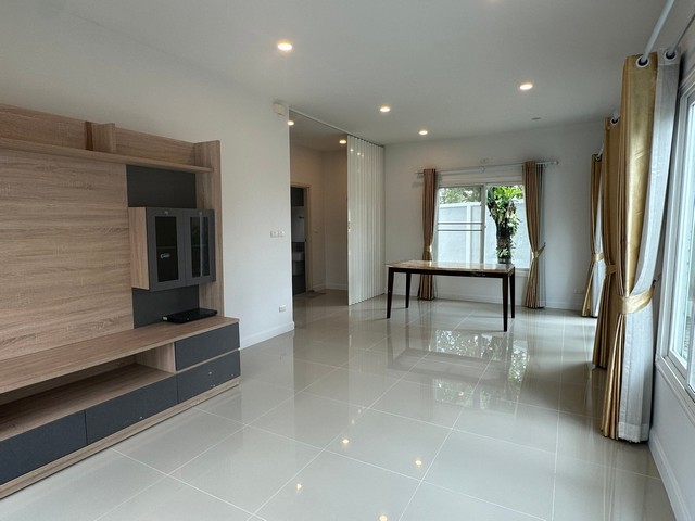 ประกาศฟรี! ซื้อ-ขาย-เช่า คอนโด บ้าน ทาวน์โฮม ที่ดิน และพื้นที่เชิงพาณิชย์ทั่วประเทศไทย ทุกทำเล ทุกงบประมาณ ไม่มีค่าใช้จ่าย ลงง่าย ขายไว เข้าถึงผู้ซื้อโดยตรง 5 277216pic4.jpg