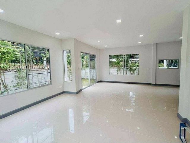 ประกาศฟรี! ซื้อ-ขาย-เช่า คอนโด บ้าน ทาวน์โฮม ที่ดิน และพื้นที่เชิงพาณิชย์ทั่วประเทศไทย ทุกทำเล ทุกงบประมาณ ไม่มีค่าใช้จ่าย ลงง่าย ขายไว เข้าถึงผู้ซื้อโดยตรง 5 234924pic4.jpg