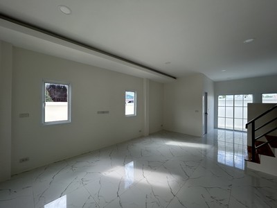 ประกาศฟรี! ซื้อ-ขาย-เช่า คอนโด บ้าน ทาวน์โฮม ที่ดิน และพื้นที่เชิงพาณิชย์ทั่วประเทศไทย ทุกทำเล ทุกงบประมาณ ไม่มีค่าใช้จ่าย ลงง่าย ขายไว เข้าถึงผู้ซื้อโดยตรง 3 504709pic2.jpg