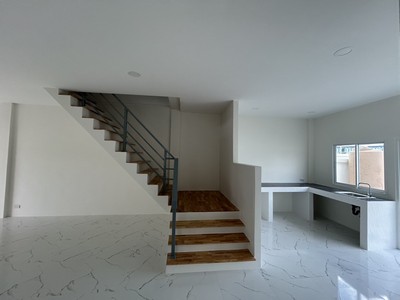 ประกาศฟรี! ซื้อ-ขาย-เช่า คอนโด บ้าน ทาวน์โฮม ที่ดิน และพื้นที่เชิงพาณิชย์ทั่วประเทศไทย ทุกทำเล ทุกงบประมาณ ไม่มีค่าใช้จ่าย ลงง่าย ขายไว เข้าถึงผู้ซื้อโดยตรง 5 504709pic4.jpg