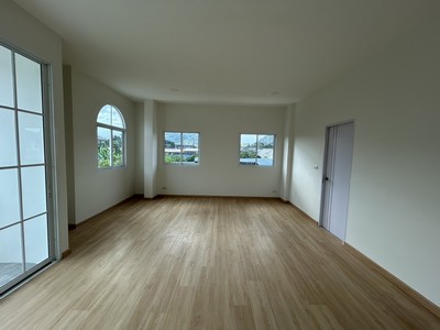 ประกาศฟรี! ซื้อ-ขาย-เช่า คอนโด บ้าน ทาวน์โฮม ที่ดิน และพื้นที่เชิงพาณิชย์ทั่วประเทศไทย ทุกทำเล ทุกงบประมาณ ไม่มีค่าใช้จ่าย ลงง่าย ขายไว เข้าถึงผู้ซื้อโดยตรง 4 504703pic3.jpg