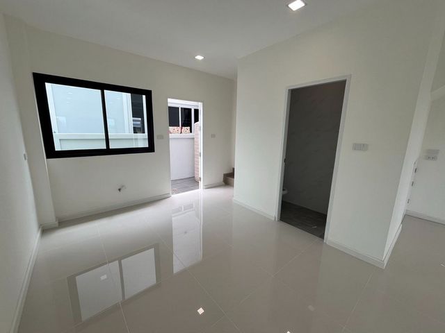 ประกาศฟรี! ซื้อ-ขาย-เช่า คอนโด บ้าน ทาวน์โฮม ที่ดิน และพื้นที่เชิงพาณิชย์ทั่วประเทศไทย ทุกทำเล ทุกงบประมาณ ไม่มีค่าใช้จ่าย ลงง่าย ขายไว เข้าถึงผู้ซื้อโดยตรง 5 234985pic4.jpg